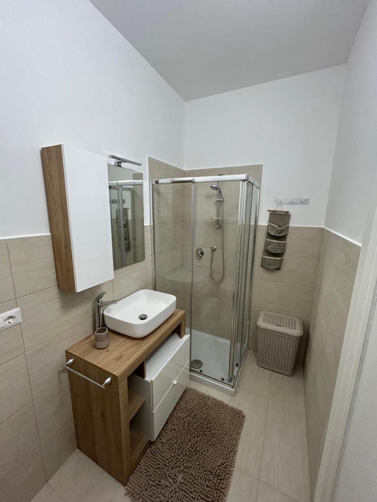 Fly & Stay Apartments Fiumicino Bagian luar foto
